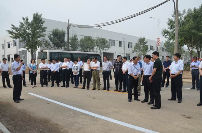 市、區(qū)觀摩團(tuán)到華紡科技產(chǎn)業(yè)園實(shí)地考察