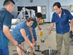 清涼送一線 員工點(diǎn)個贊